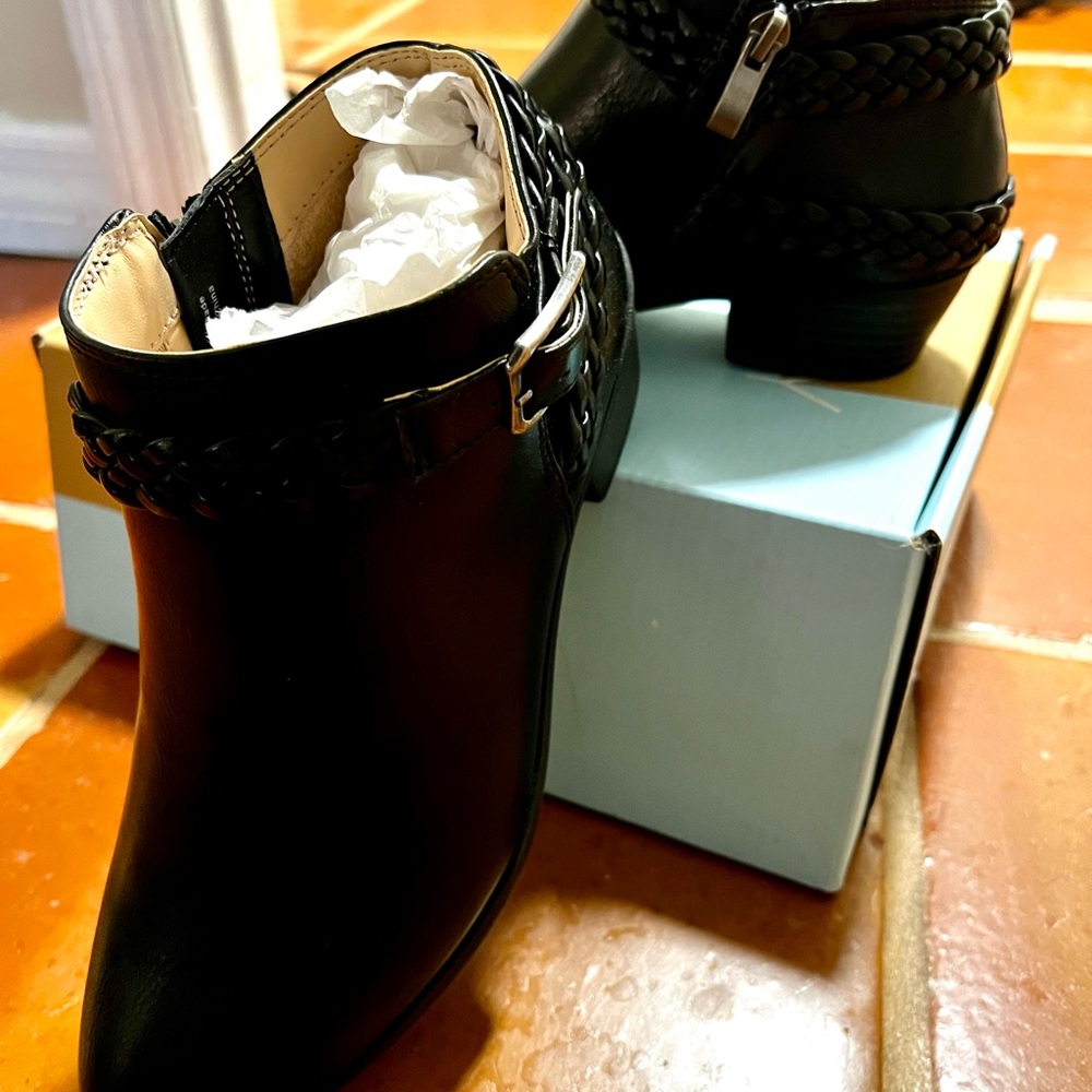 Black Braided Ankle Boots LifeStride Velocity 2.0 (wide) NEVER WORN